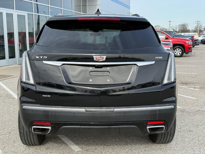 Cadillac XT5 Vehicle Full-screen Gallery Image 4