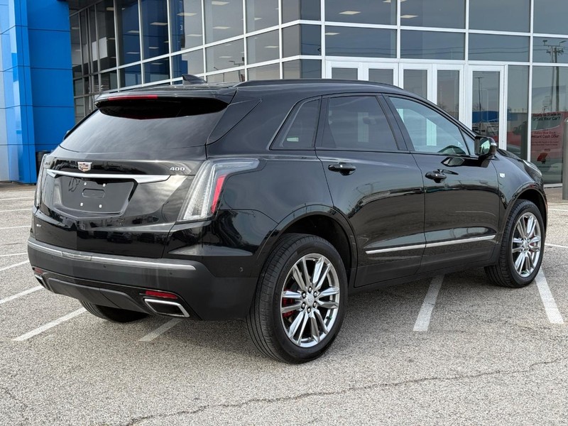 Cadillac XT5 Vehicle Full-screen Gallery Image 5