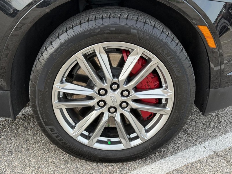 Cadillac XT5 Vehicle Full-screen Gallery Image 7