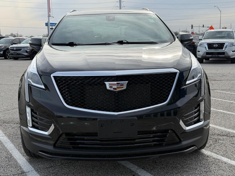 Cadillac XT5 Vehicle Full-screen Gallery Image 9