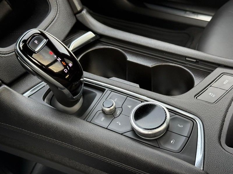 Cadillac XT5 Vehicle Full-screen Gallery Image 21