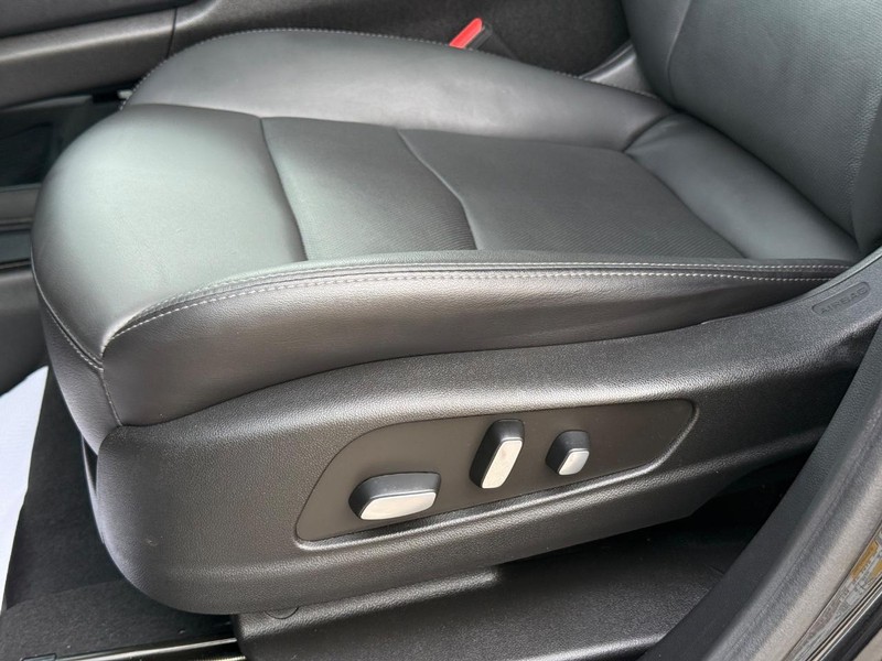 Cadillac XT5 Vehicle Full-screen Gallery Image 26