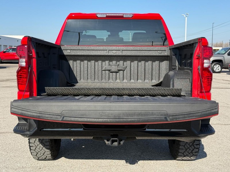 Chevrolet Silverado 1500 Vehicle Full-screen Gallery Image 6