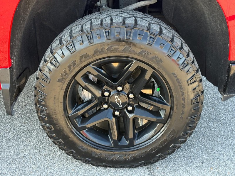 Chevrolet Silverado 1500 Vehicle Full-screen Gallery Image 8