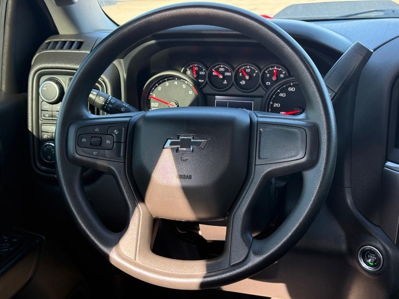 Chevrolet Silverado 1500 Vehicle Full-screen Gallery Image 13