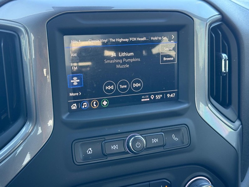 Chevrolet Silverado 1500 Vehicle Full-screen Gallery Image 16