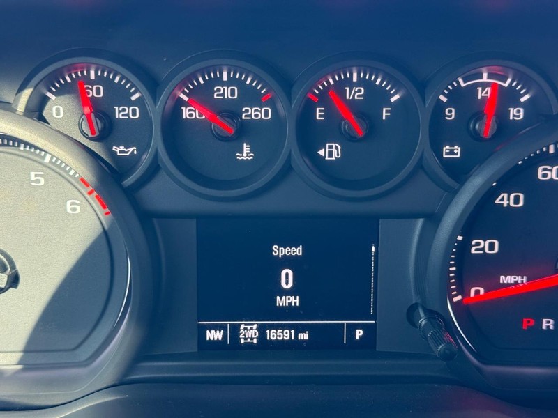 Chevrolet Silverado 1500 Vehicle Full-screen Gallery Image 20