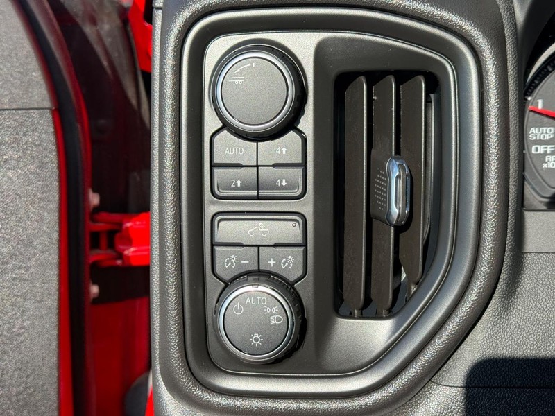 Chevrolet Silverado 1500 Vehicle Full-screen Gallery Image 21