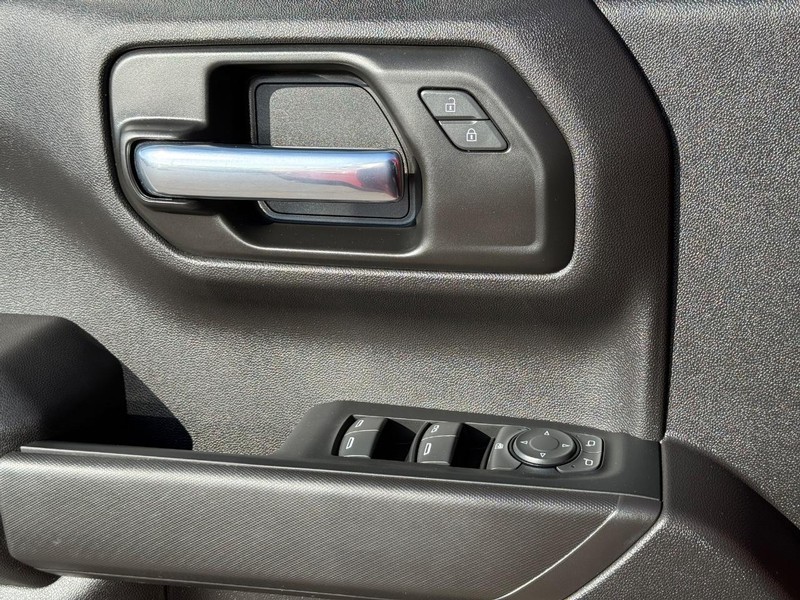 Chevrolet Silverado 1500 Vehicle Full-screen Gallery Image 22