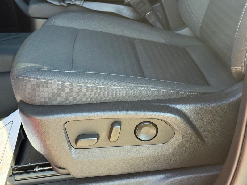 Chevrolet Silverado 1500 Vehicle Full-screen Gallery Image 23