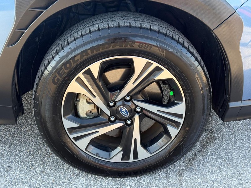 Subaru Crosstrek Vehicle Full-screen Gallery Image 7