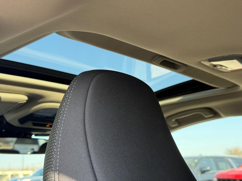 Subaru Crosstrek Vehicle Full-screen Gallery Image 11