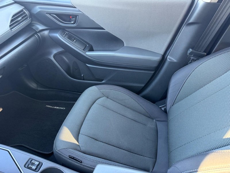 Subaru Crosstrek Vehicle Full-screen Gallery Image 22