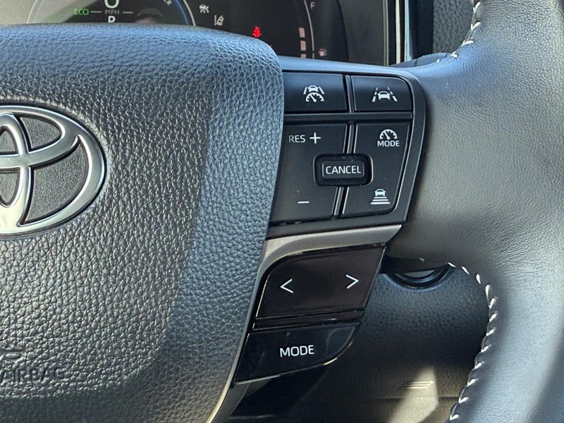 Toyota Camry Vehicle Full-screen Gallery Image 14