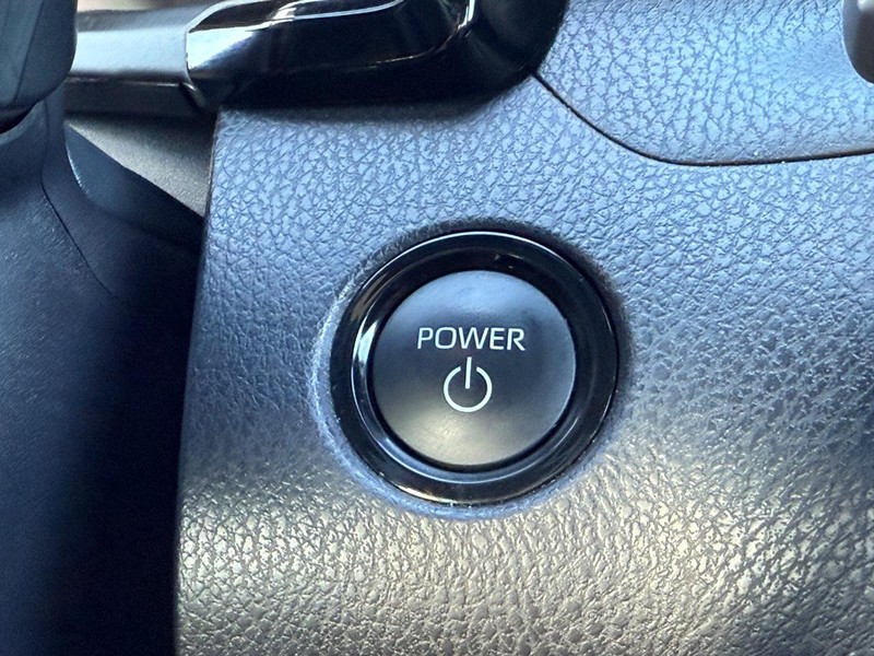 Toyota Camry Vehicle Full-screen Gallery Image 15