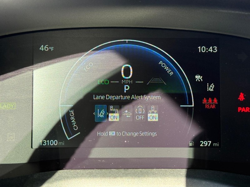 Toyota Camry Vehicle Full-screen Gallery Image 22