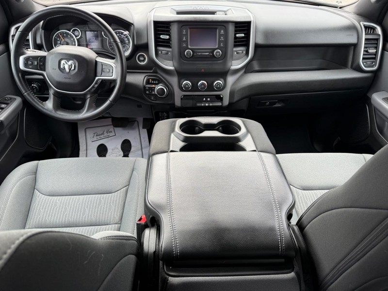 Ram 1500 Vehicle Full-screen Gallery Image 11