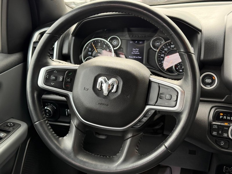 Ram 1500 Vehicle Full-screen Gallery Image 12