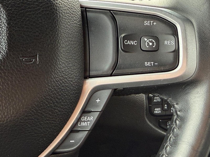 Ram 1500 Vehicle Full-screen Gallery Image 14