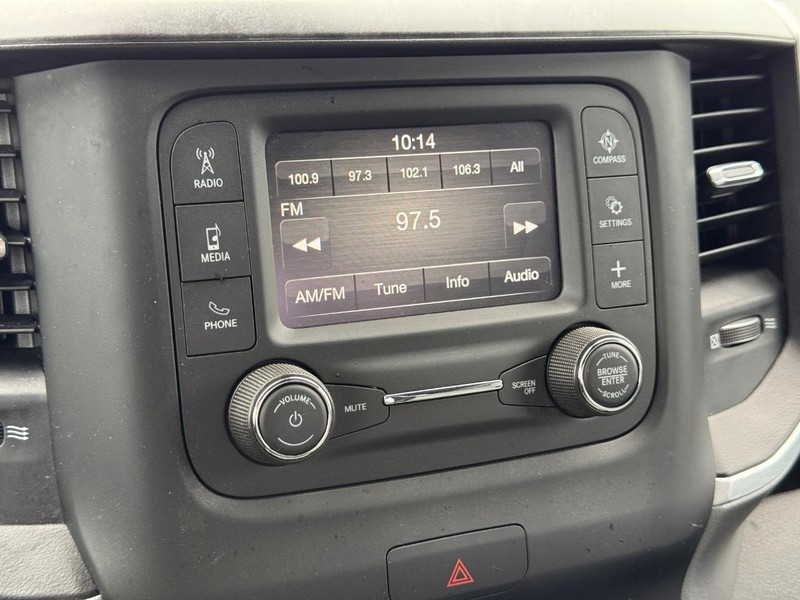 Ram 1500 Vehicle Full-screen Gallery Image 17