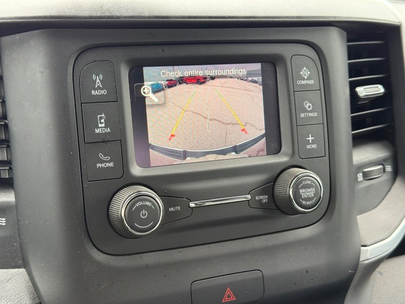 Ram 1500 Vehicle Full-screen Gallery Image 18