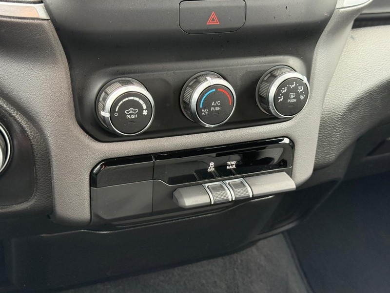 Ram 1500 Vehicle Full-screen Gallery Image 19