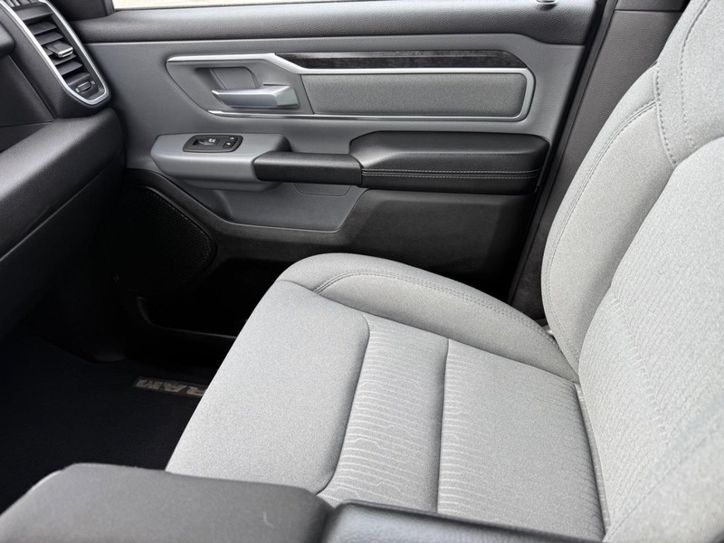 Ram 1500 Vehicle Full-screen Gallery Image 20