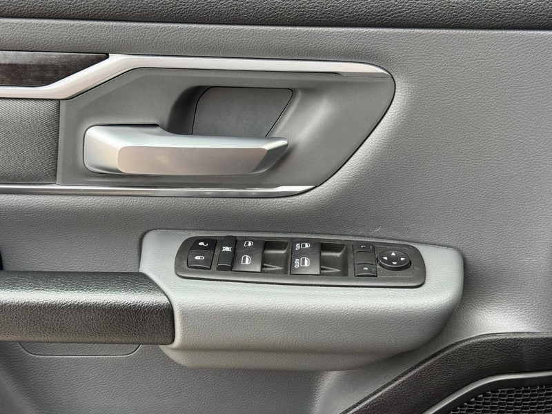 Ram 1500 Vehicle Full-screen Gallery Image 22