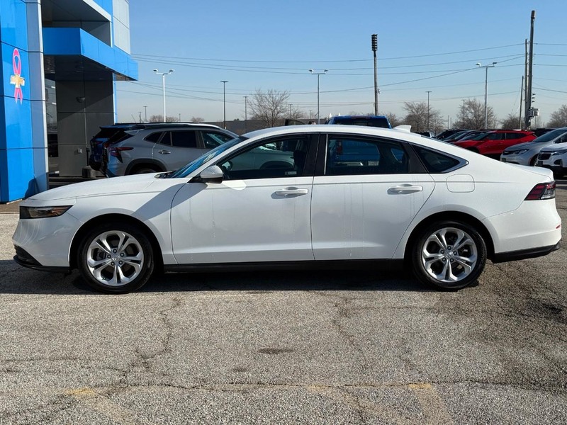 Honda Accord Sedan Vehicle Full-screen Gallery Image 2