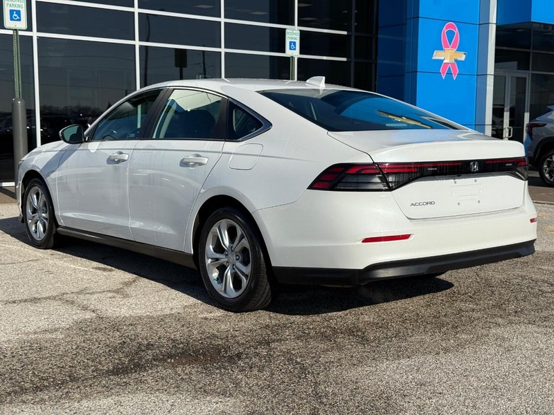 Honda Accord Sedan Vehicle Full-screen Gallery Image 3