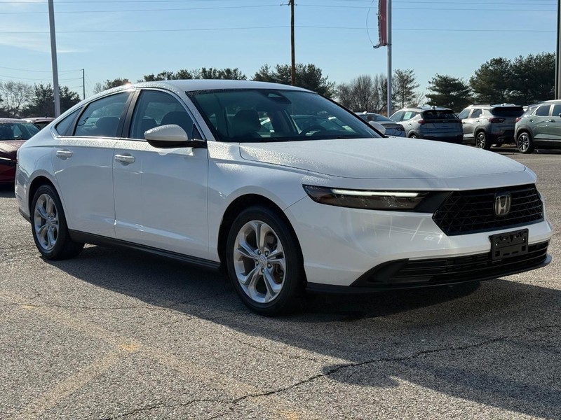 Honda Accord Sedan Vehicle Full-screen Gallery Image 8