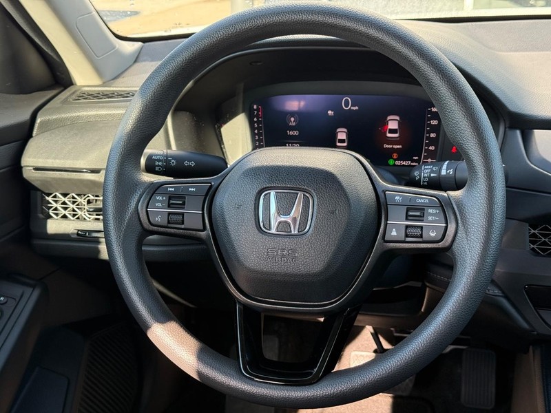 Honda Accord Sedan Vehicle Full-screen Gallery Image 12