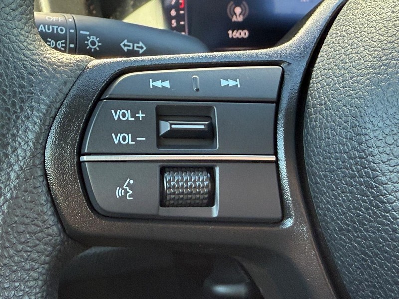 Honda Accord Sedan Vehicle Full-screen Gallery Image 13