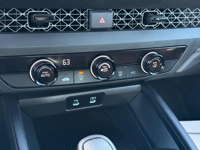 Honda Accord Sedan Vehicle Full-screen Gallery Image 18