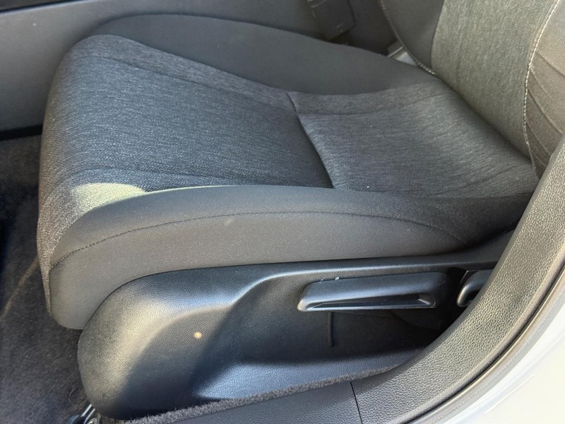 Honda Accord Sedan Vehicle Full-screen Gallery Image 23