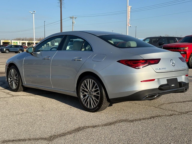 Mercedes-Benz CLA Vehicle Full-screen Gallery Image 3