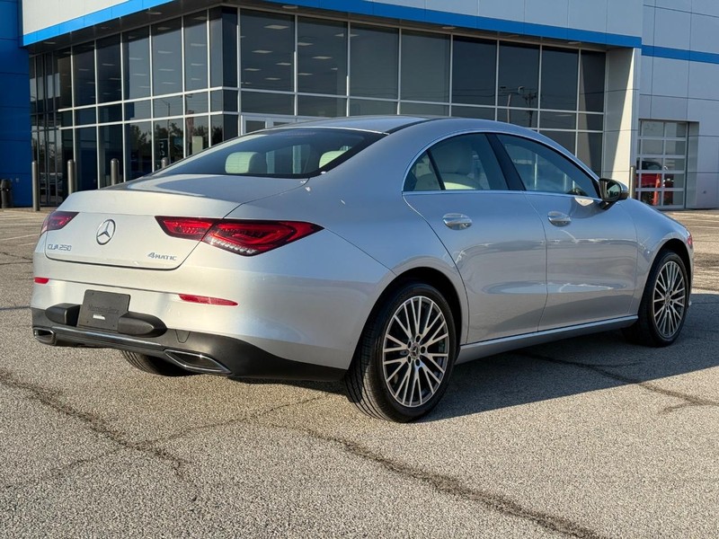 Mercedes-Benz CLA Vehicle Full-screen Gallery Image 5