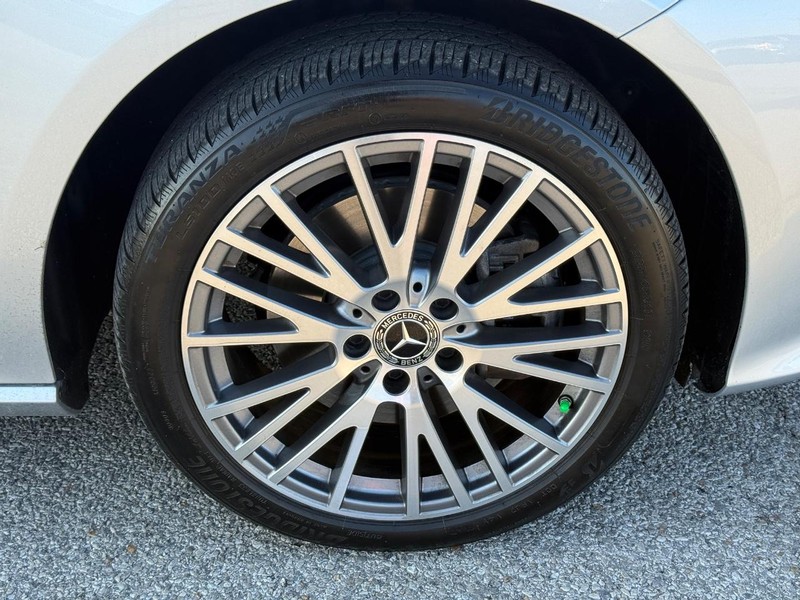 Mercedes-Benz CLA Vehicle Full-screen Gallery Image 7