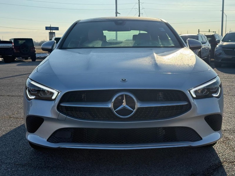 Mercedes-Benz CLA Vehicle Full-screen Gallery Image 9