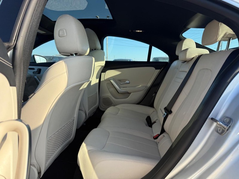 Mercedes-Benz CLA Vehicle Full-screen Gallery Image 10