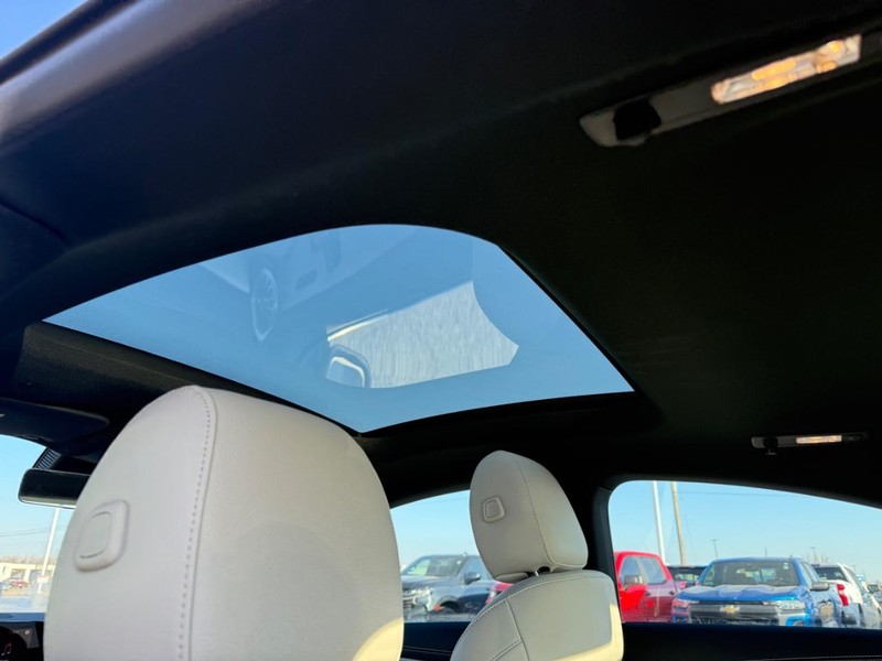 Mercedes-Benz CLA Vehicle Full-screen Gallery Image 11