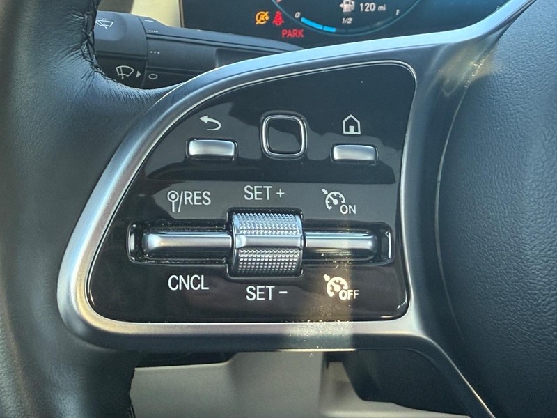 Mercedes-Benz CLA Vehicle Full-screen Gallery Image 14