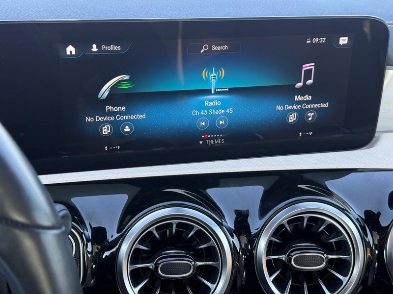 Mercedes-Benz CLA Vehicle Full-screen Gallery Image 16