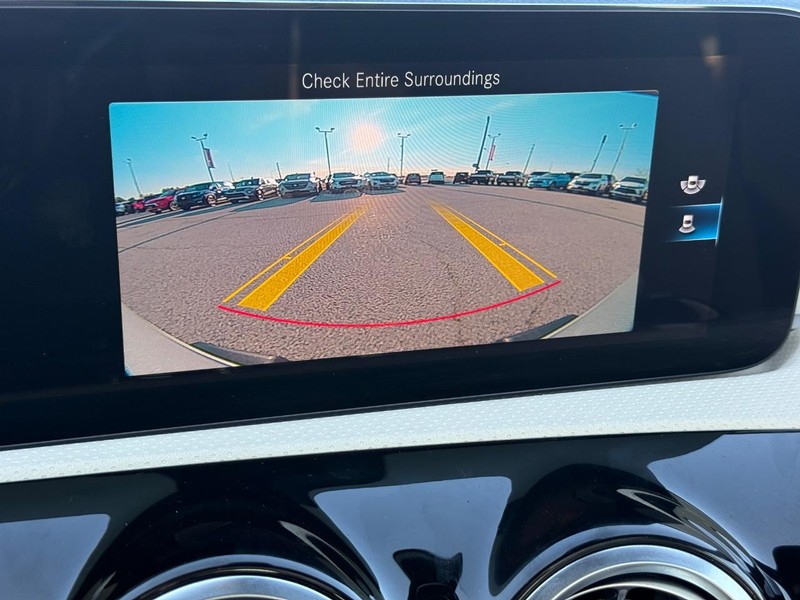 Mercedes-Benz CLA Vehicle Full-screen Gallery Image 17