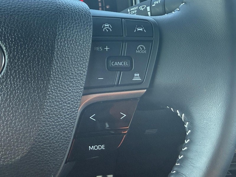 Toyota Camry Vehicle Full-screen Gallery Image 14