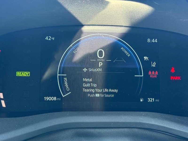 Toyota Camry Vehicle Full-screen Gallery Image 22