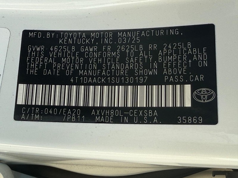 Toyota Camry Vehicle Full-screen Gallery Image 26