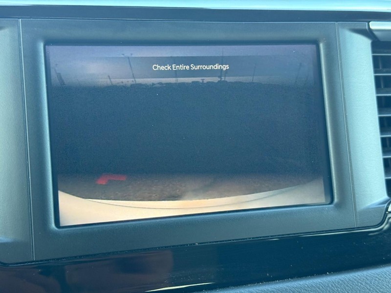 Chrysler Voyager Vehicle Full-screen Gallery Image 18