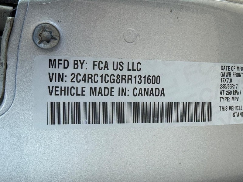 Chrysler Voyager Vehicle Full-screen Gallery Image 25