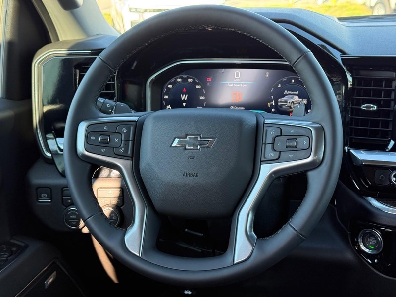 Chevrolet Silverado 1500 Vehicle Full-screen Gallery Image 7